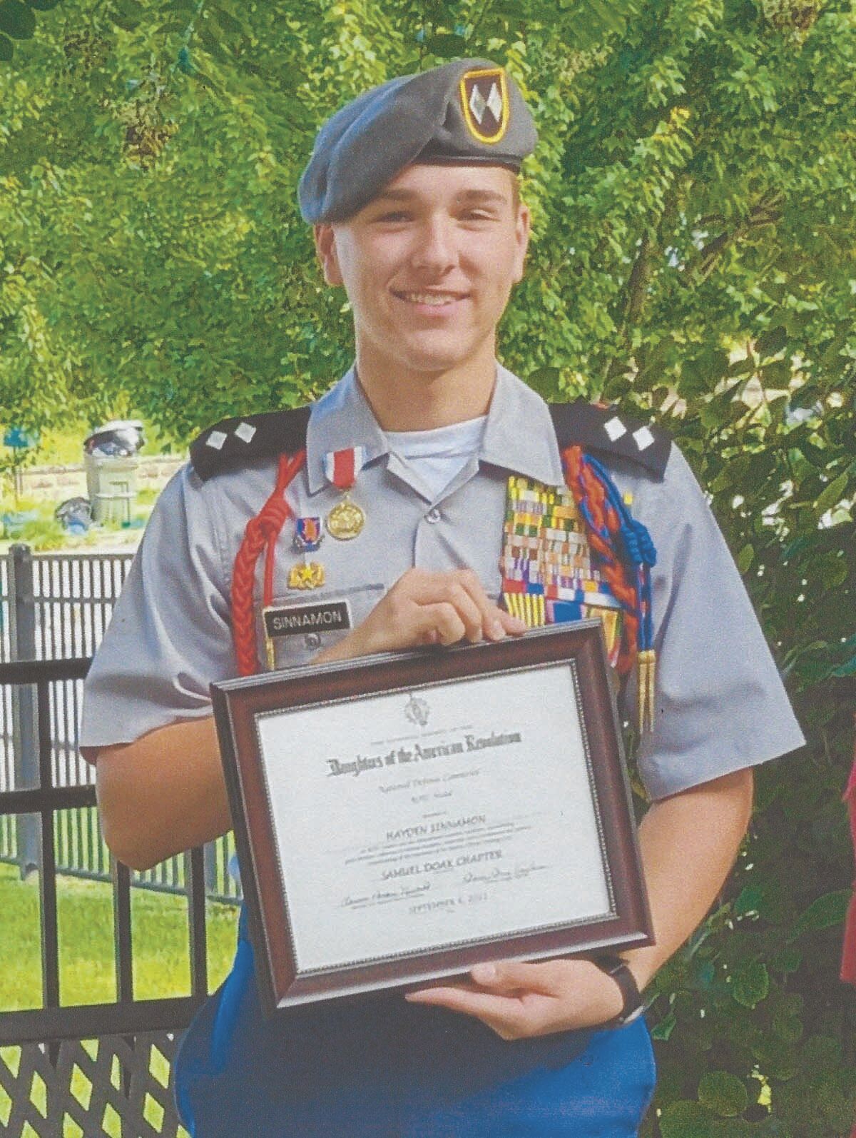 Grainger JROTC Cadet awarded by NSDAR
